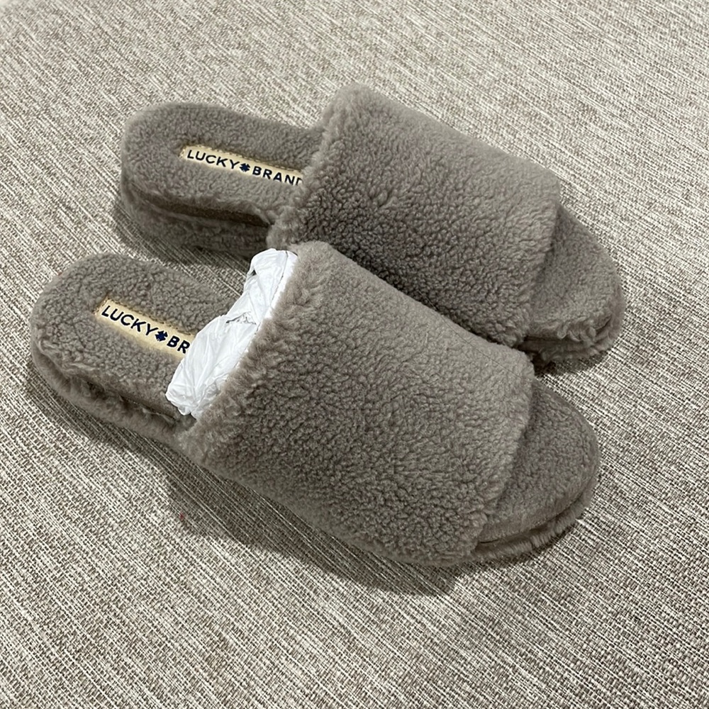 New Lucky Brand faux fur slip on shoes